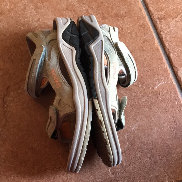 Teva gray leather strappy sandal shoes size 8 - Picture 7 of 12